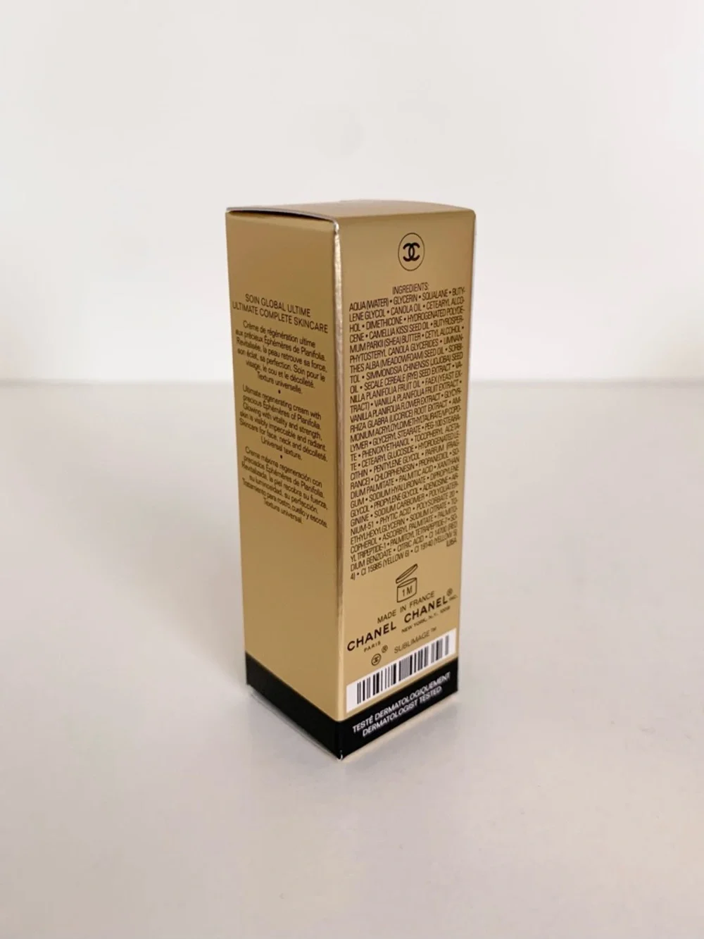 Hold  CHANEL anti aging cream Sublimage La Crème